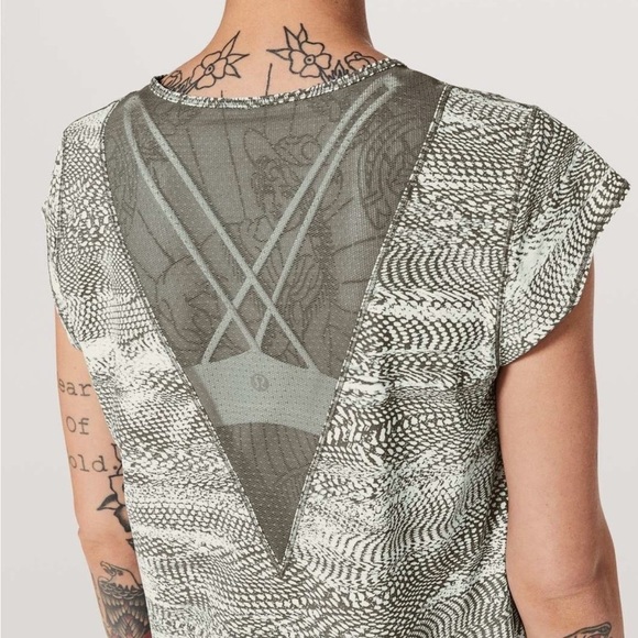 lululemon athletica On the Run Swerve Vapor metal grey Patterned top - Picture 5 of 5